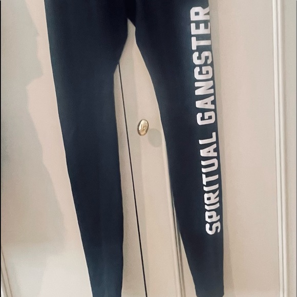 Spiritual Gangster Black leggings. Inside pocket. - Picture 6 of 13